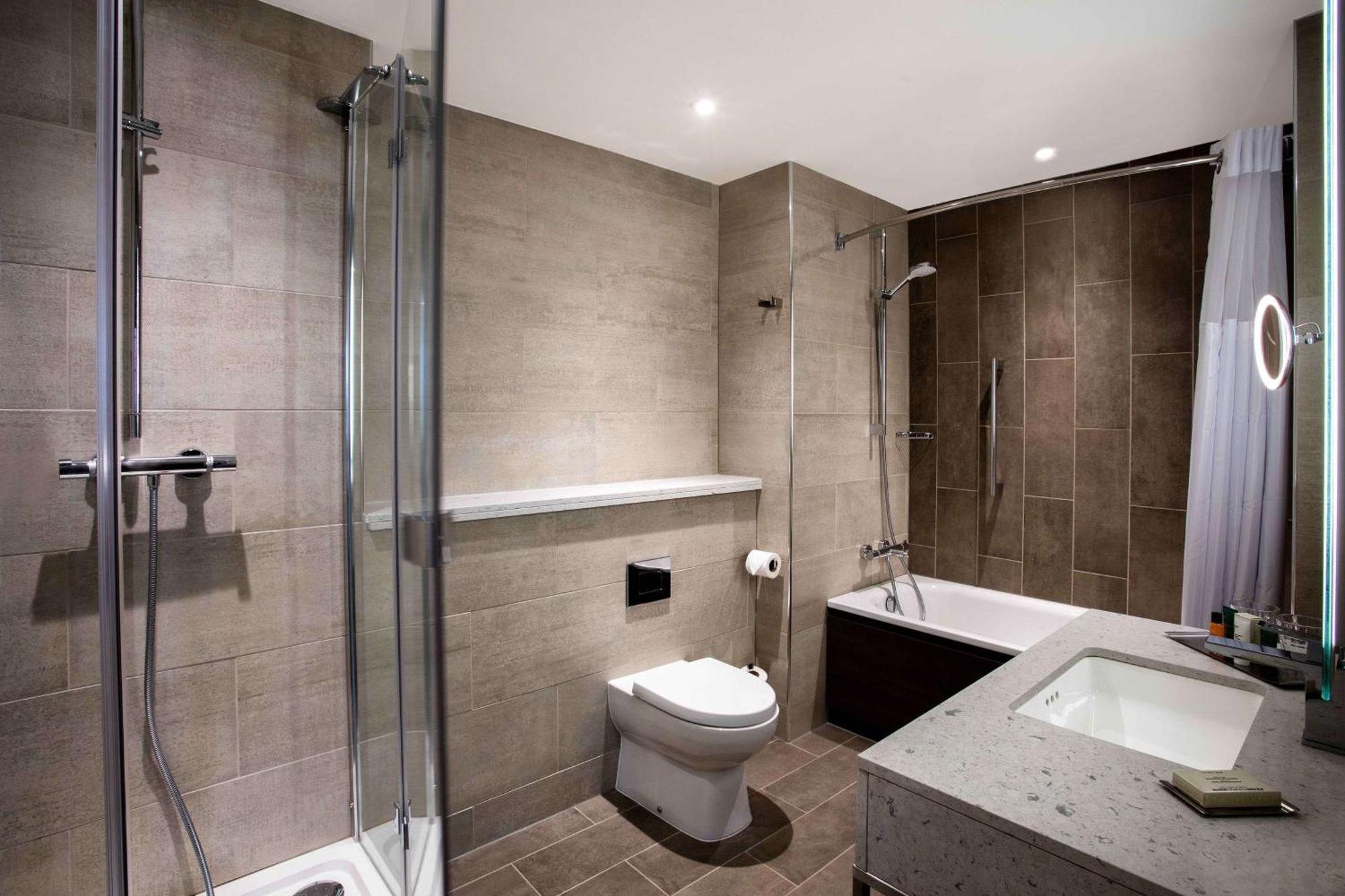 Hilton Edinburgh Carlton Hotel Екстериор снимка